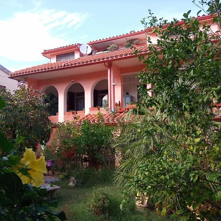 วิลลา คอเรียส Bed & Breakfast Siliqua ภายนอก รูปภาพ