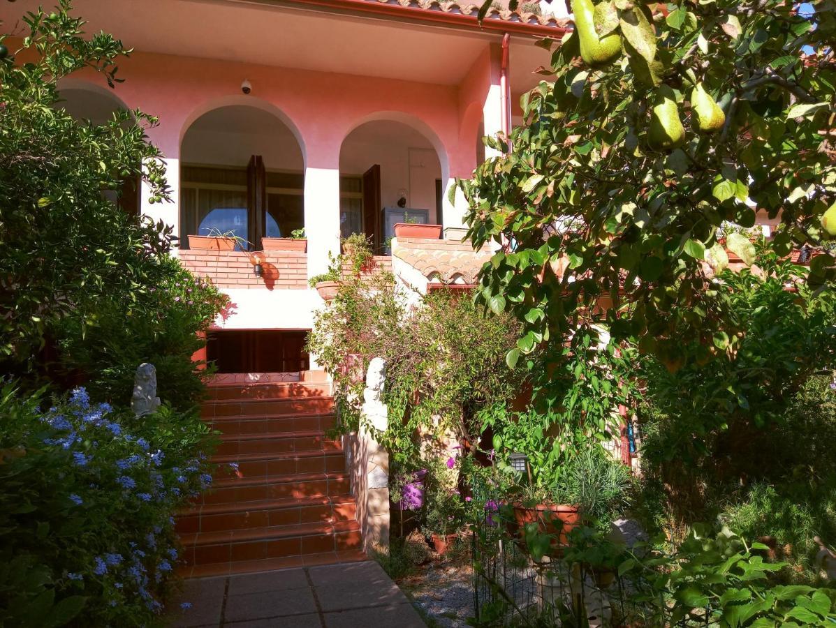 วิลลา คอเรียส Bed & Breakfast Siliqua ภายนอก รูปภาพ