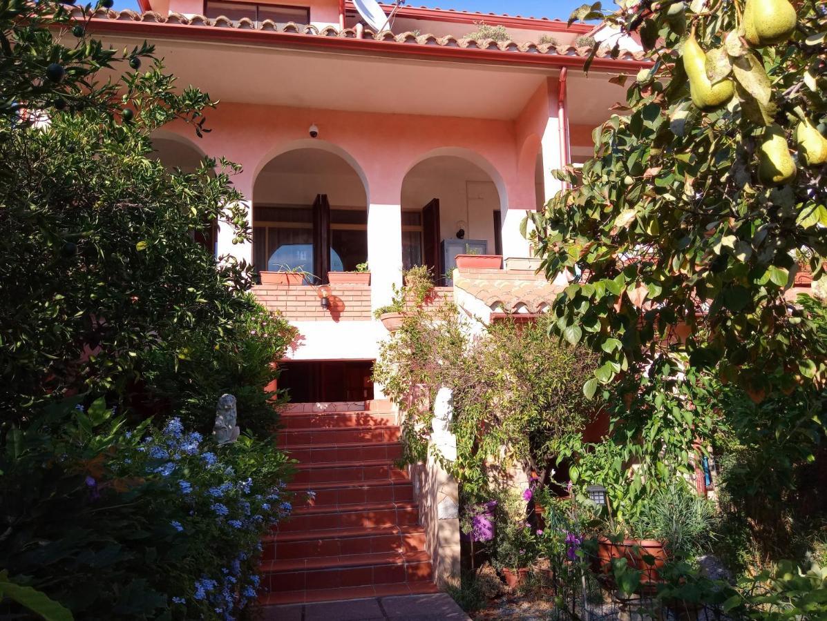 วิลลา คอเรียส Bed & Breakfast Siliqua ภายนอก รูปภาพ