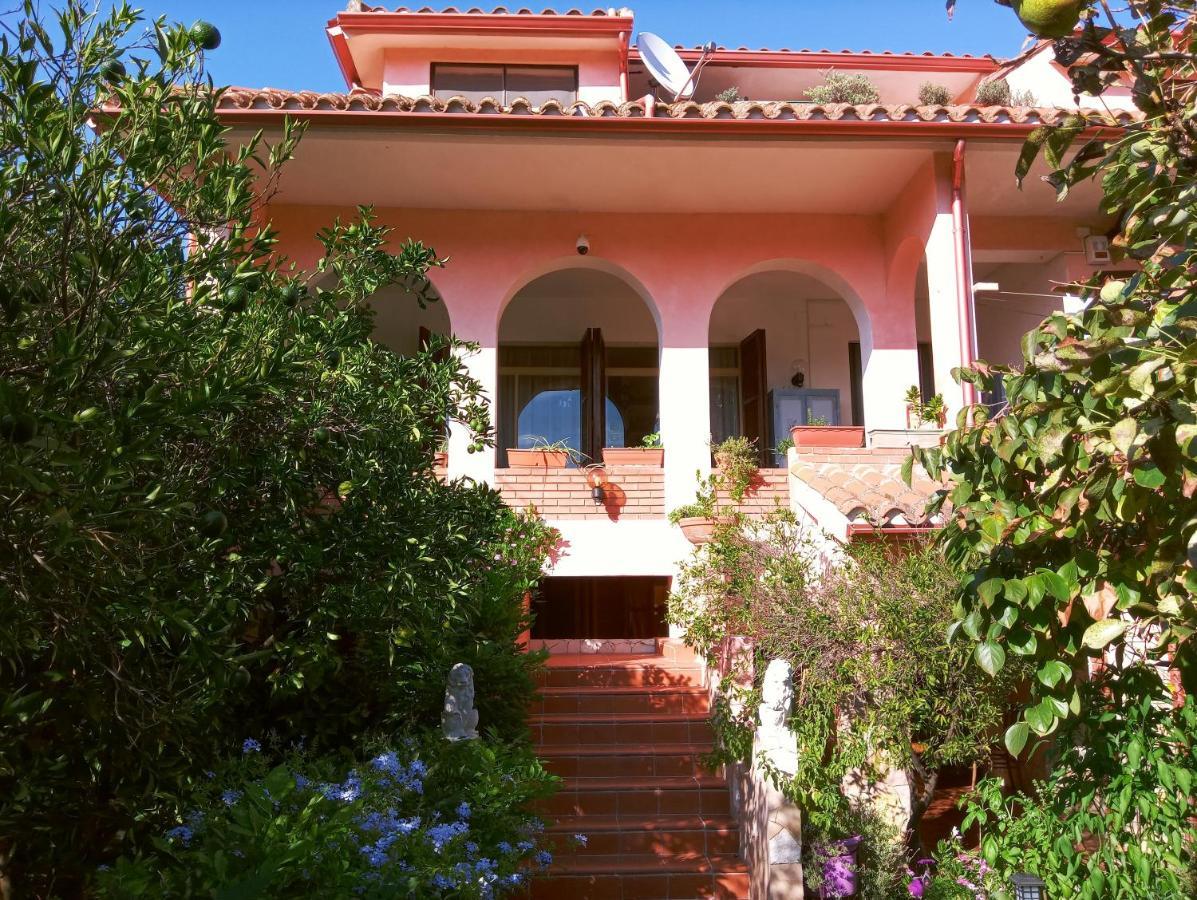 วิลลา คอเรียส Bed & Breakfast Siliqua ภายนอก รูปภาพ
