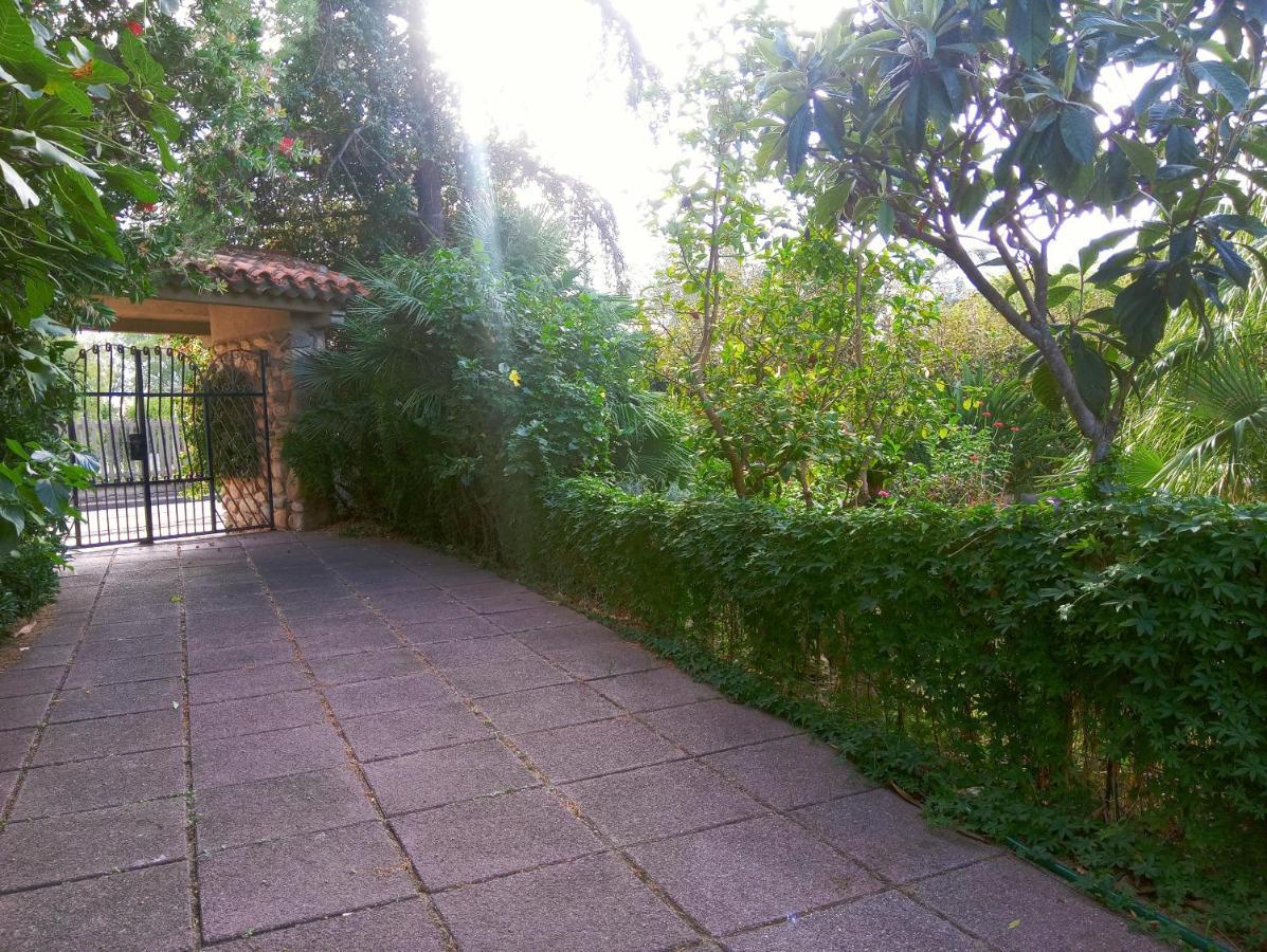 วิลลา คอเรียส Bed & Breakfast Siliqua ภายนอก รูปภาพ