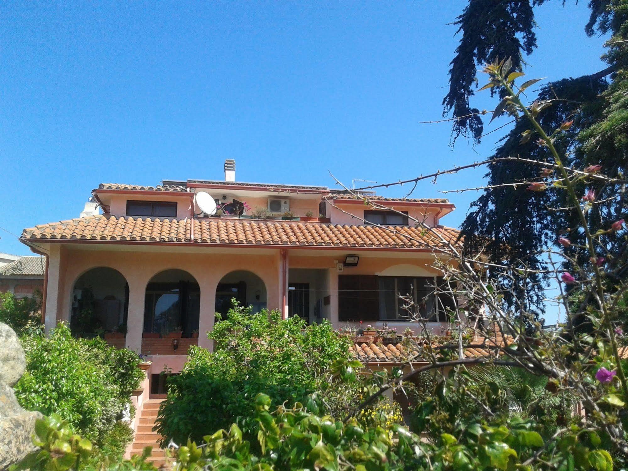 วิลลา คอเรียส Bed & Breakfast Siliqua ภายนอก รูปภาพ